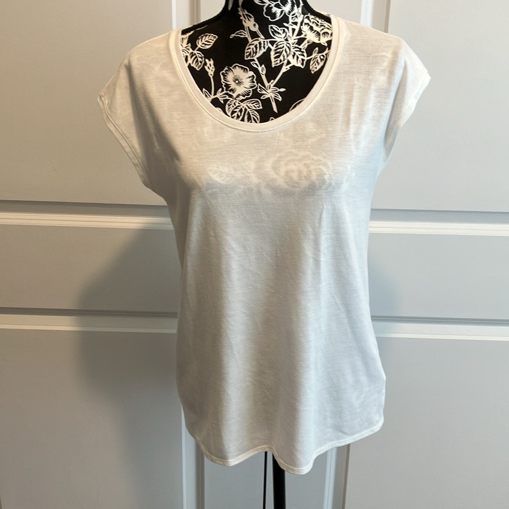 M LIZ CLAIBORNE WHITE SPLIT BACK TANK